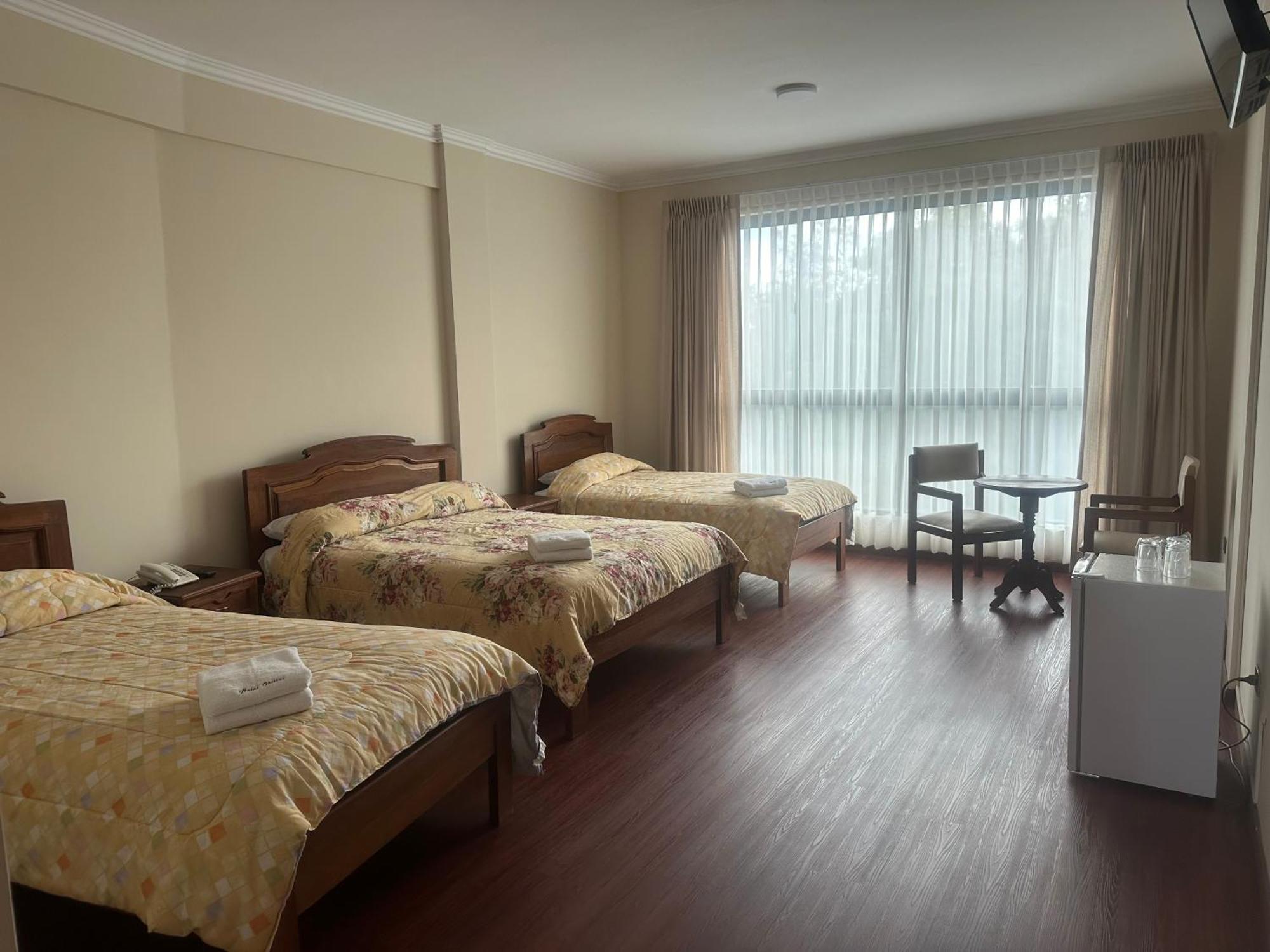 Hotel Oblitas Кочабамба Екстериор снимка