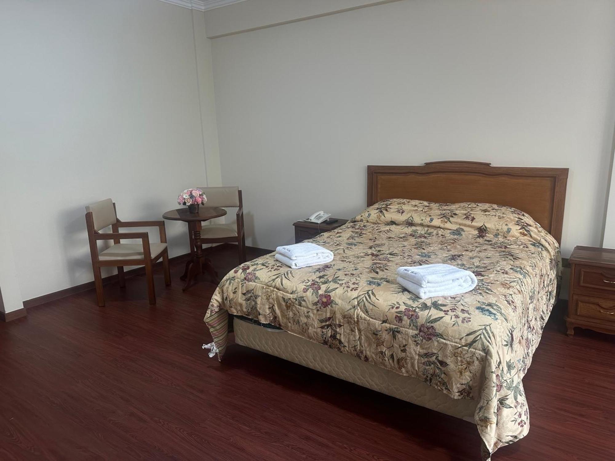 Hotel Oblitas Кочабамба Екстериор снимка
