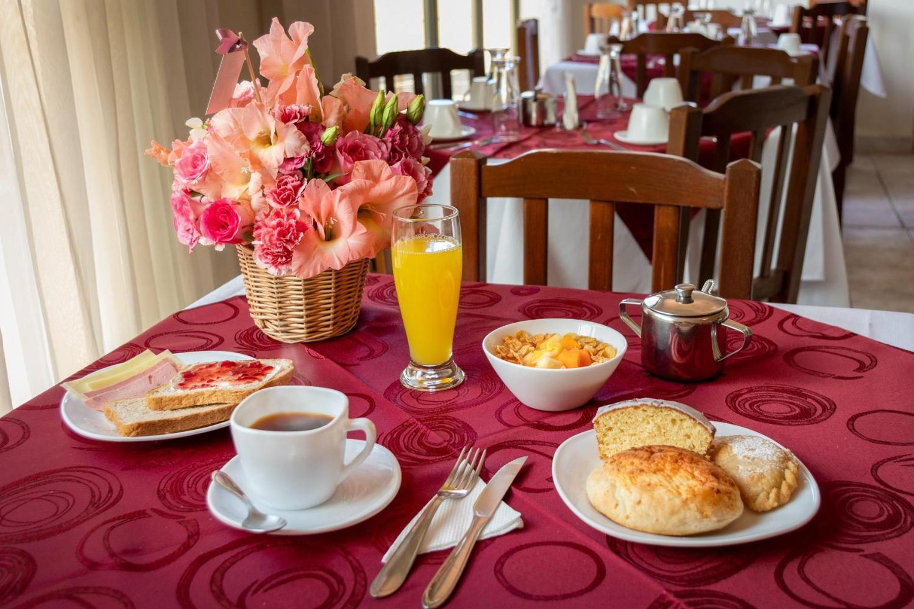 Hotel Oblitas Кочабамба Екстериор снимка