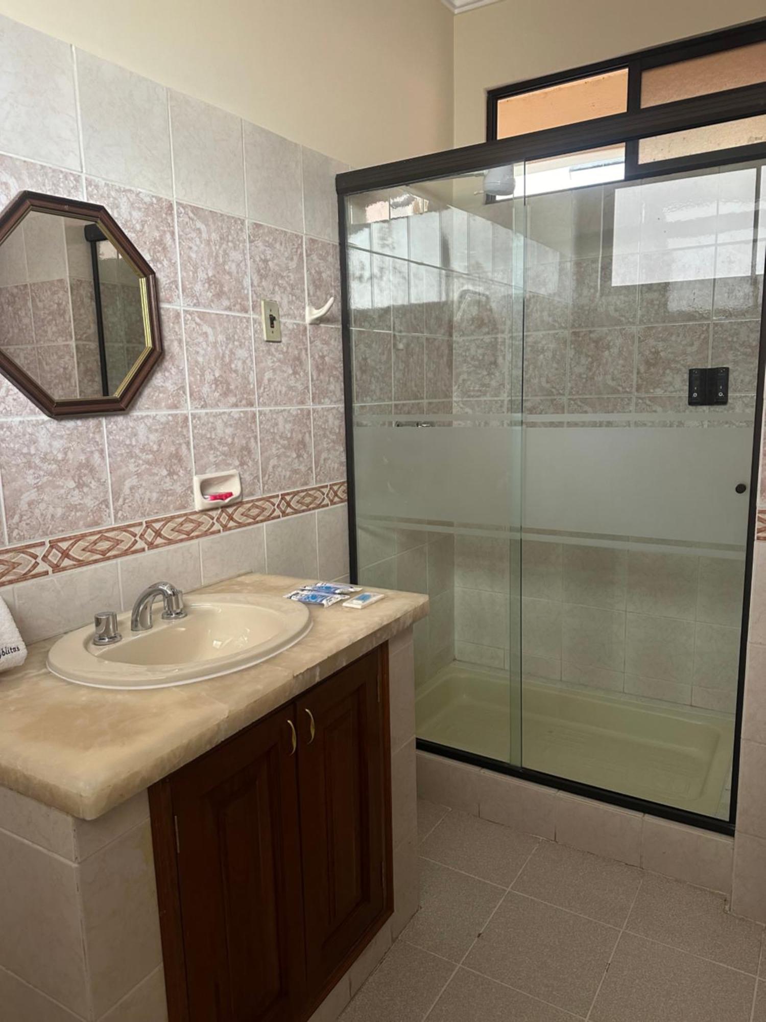 Hotel Oblitas Кочабамба Екстериор снимка